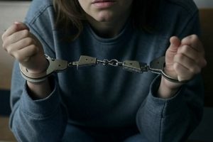 A una mujer de 31 años, identificada como Celia V.M., la detuvieron en Santa Cruz, de Bolivia, acusada de trata de personas.