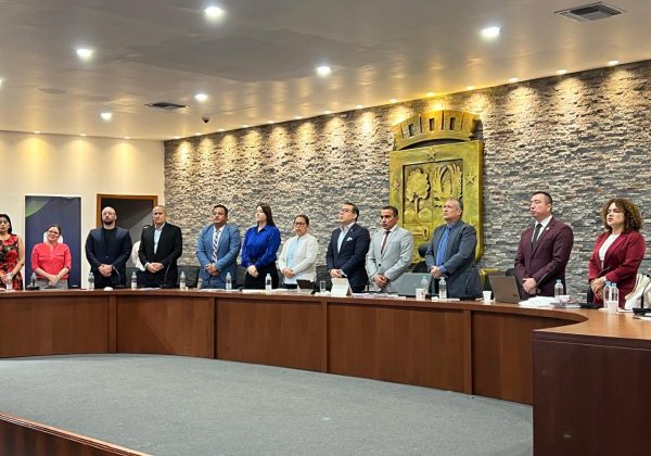En la última sesión del concejo municipal, se aprobó el viaje del alcalde, a Francia.