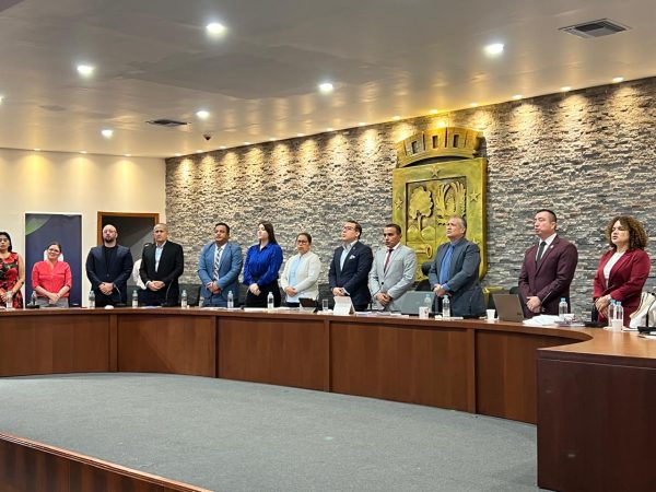 En la última sesión del concejo municipal, se aprobó el viaje del alcalde, a Francia.