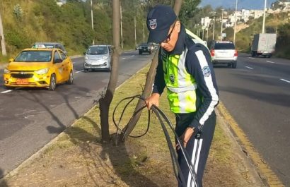 AMT atiende alerta ciudadana y retira cable peligroso en sector Pueblo Blanco