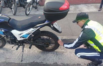 AMT sanciona a 53 motociclistas en operativo de control en el sur de Quito