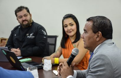 El alcalde de Portoviejo, Javier Pincay, recibió a la delegación de Manizales.