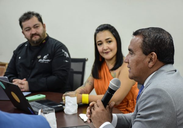 El alcalde de Portoviejo, Javier Pincay, recibió a la delegación de Manizales.
