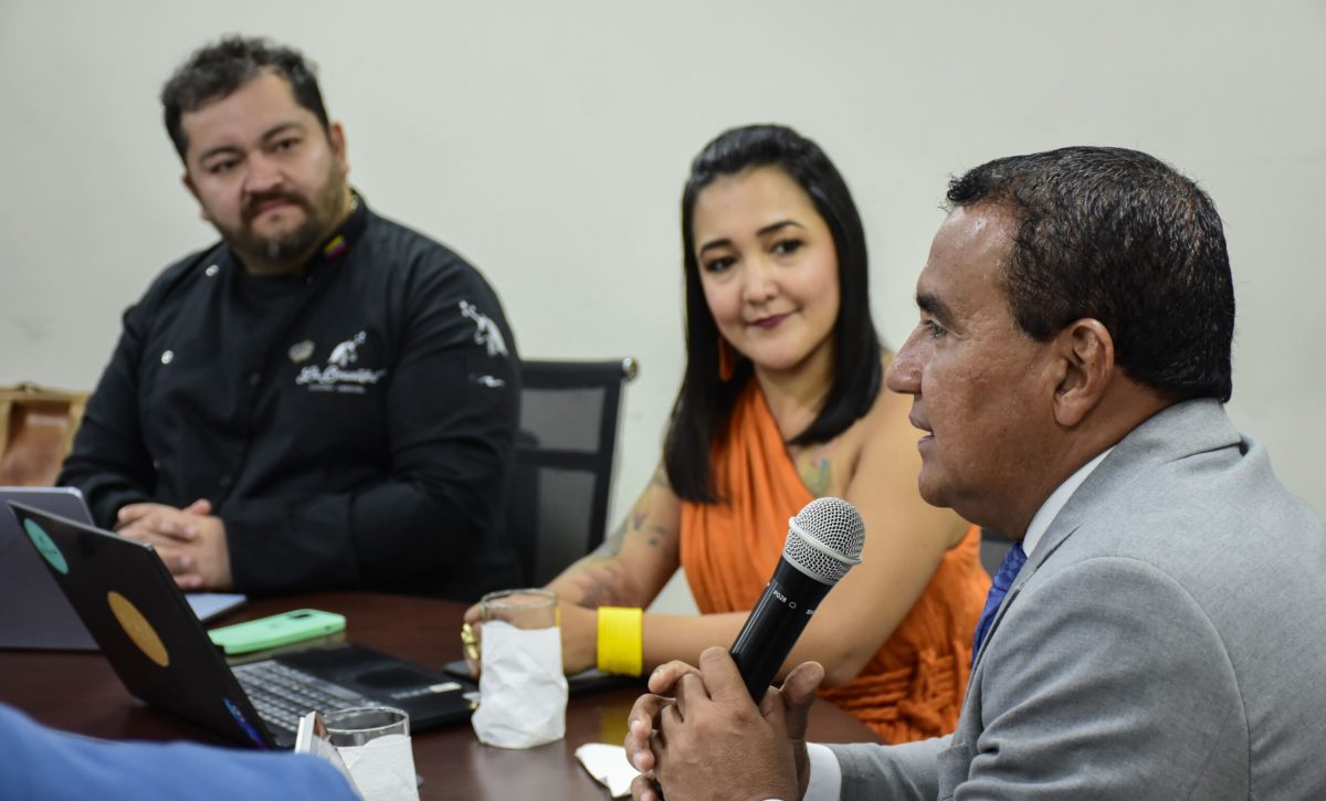 El alcalde de Portoviejo, Javier Pincay, recibió a la delegación de Manizales.