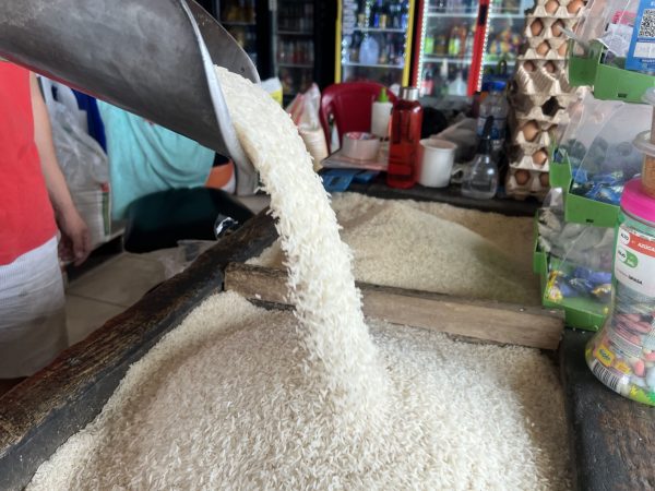 El precio de la libra de arroz, en promedio de cuesta 40 centavos. Hace unos meses costaba 50 centavos.