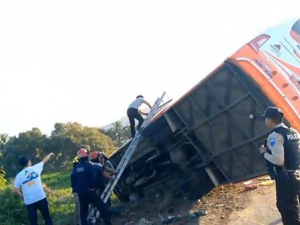 Accidente de bus interprovincial en Sucre causa heridos y un fallecido