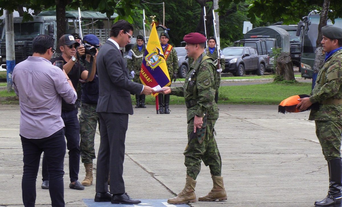 Acto en Manabí destaca labor de militares en combate al crimen organizado