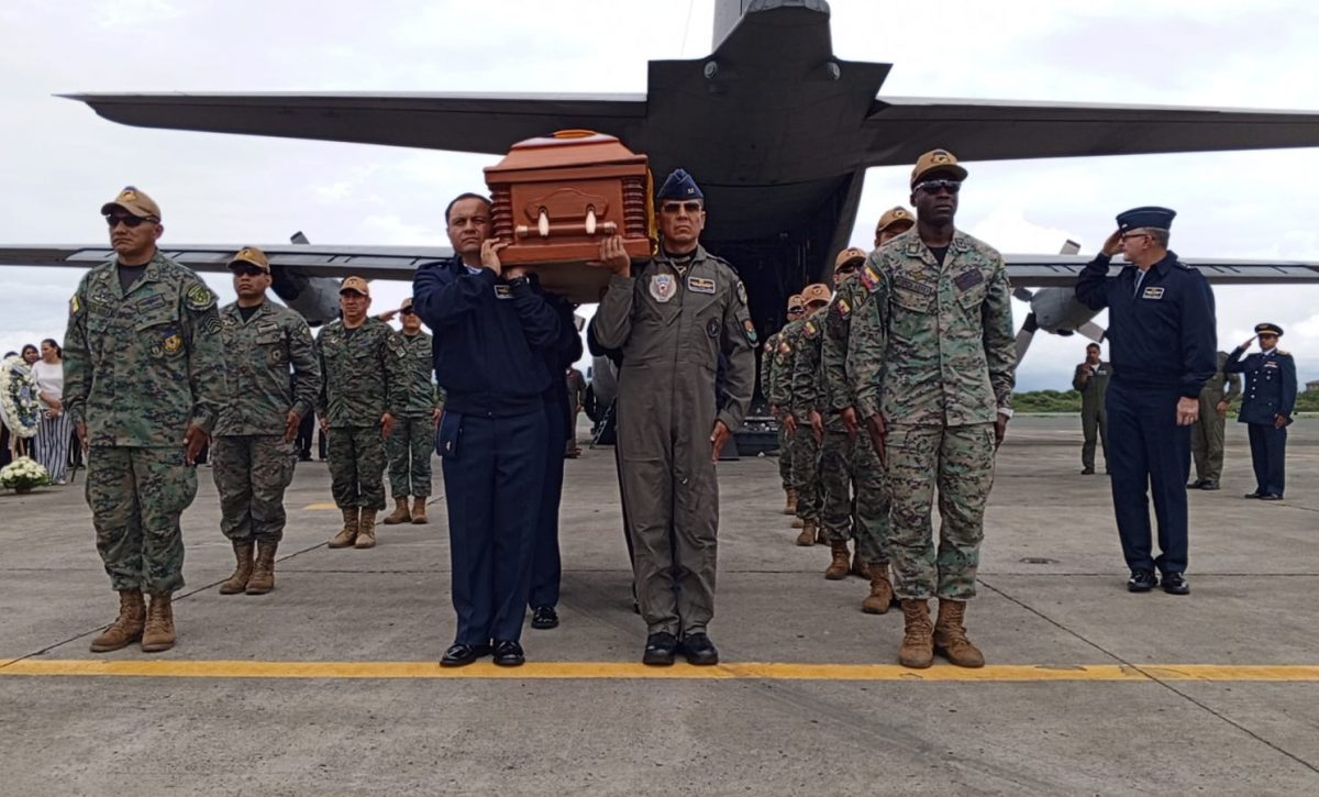 Actualidad. Trasladan el cuerpo del teniente coronel Porfirio Cedeño a Manabí