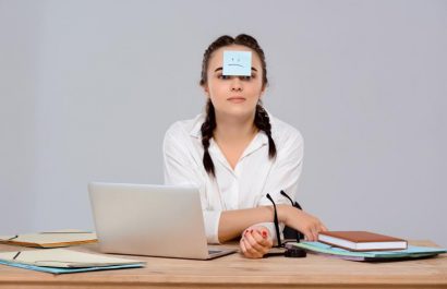 El peligro de no desconectar: Qué le pasa a tu cuerpo si tienes adicción al trabajo