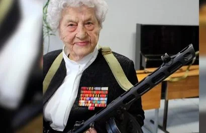 Adiós a la 'Abuela de Hierro' María Koltakova, la veterana de guerra que desafió la edad, muere a los 104 años