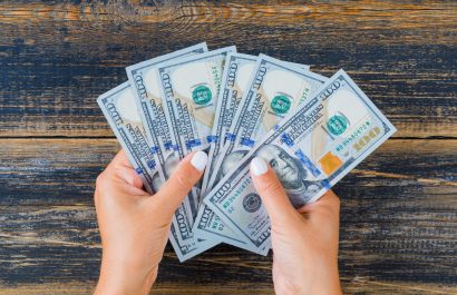 Advierten sobre el riesgo de que las remesas, vitales para la economía ecuatoriana, sean el próximo objetivo de la política arancelaria de Trump
