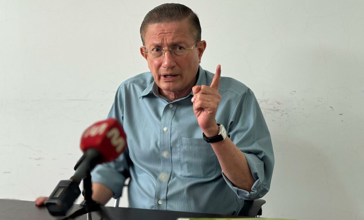Agustín Casanova evalúa candidatura a prefectura de Manabí para 2027