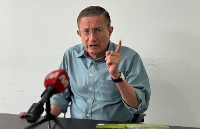 Agustín Casanova evalúa candidatura a prefectura de Manabí para 2027