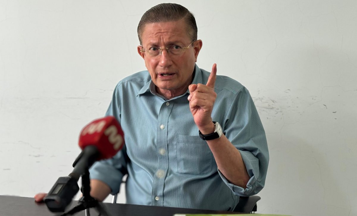 Agustín Casanova evalúa candidatura a prefectura de Manabí para 2027