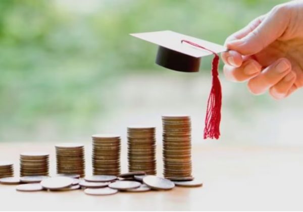 Ahorrar para la educación universitaria de los hijos es una prioridad para muchas familias ecuatorianas, pero la planificación financiera adecuada puede marcar la diferencia.