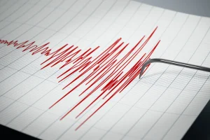 Al menos nueve muertos y decenas de heridos por un sismo en el este de Afganistán