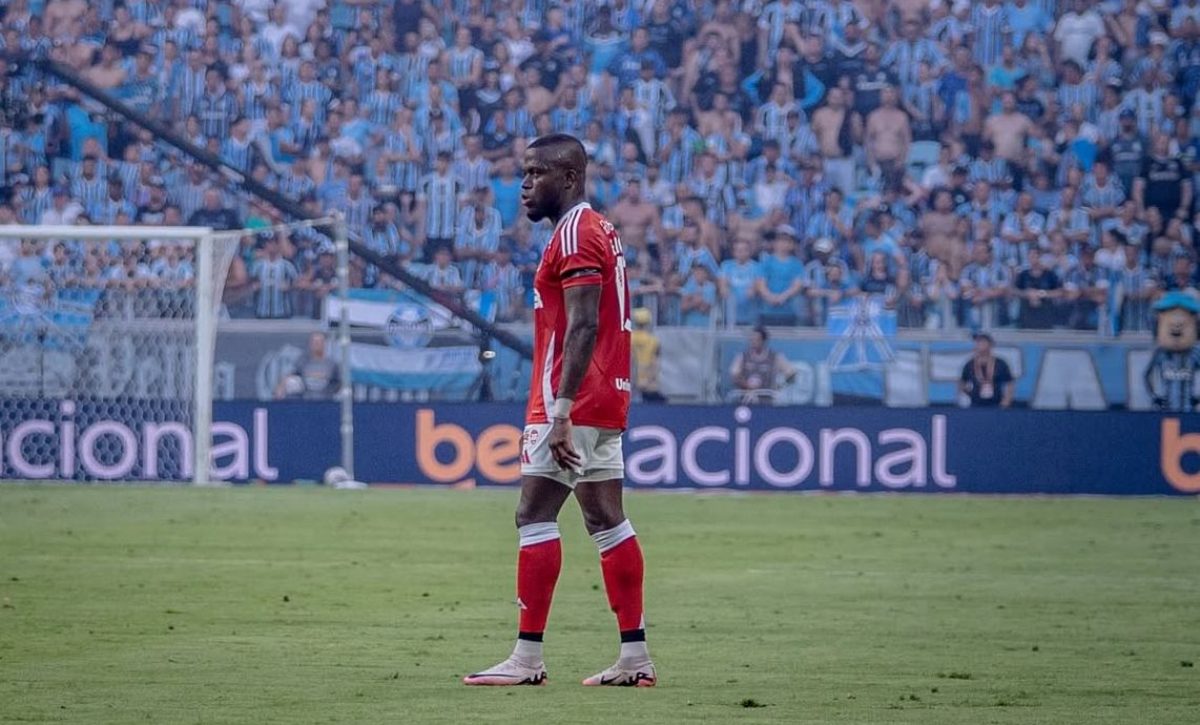 Alarma en Ecuador: Enner Valencia sale lesionado con dolor en duelo de Copa Libertadores
