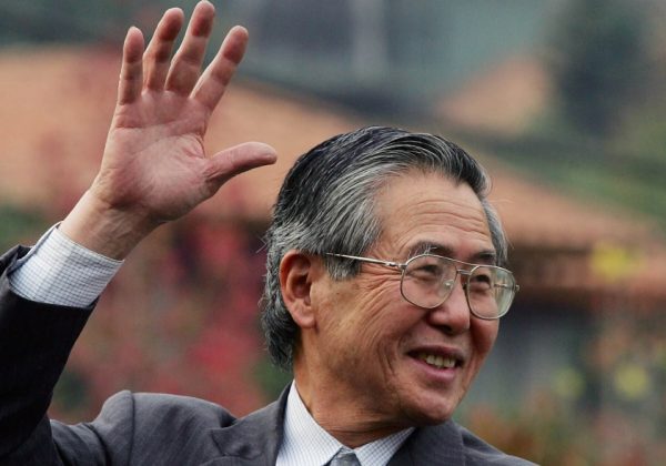 Alberto Fujimori llegó a la presidencia como outsider político en 1990. FOTO: Archivo