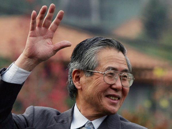 Alberto Fujimori llegó a la presidencia como outsider político en 1990. FOTO: Archivo