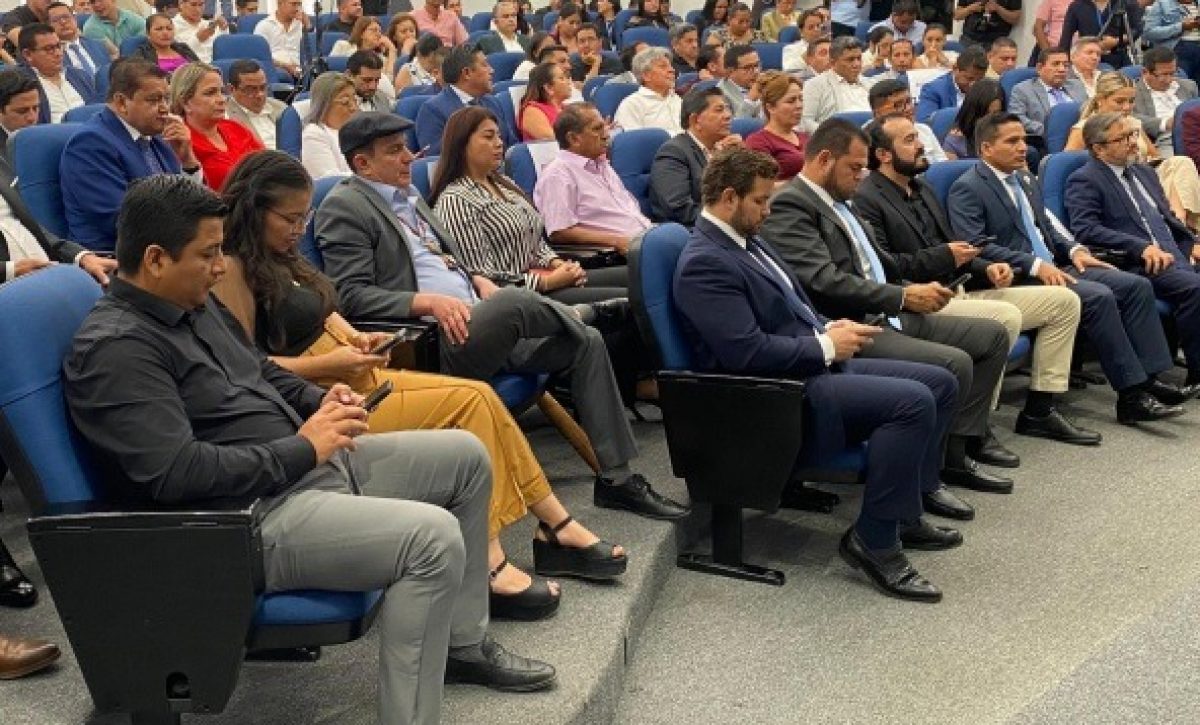 Alcaldes de Ecuador exigen al Gobierno Central pago urgente de asignaciones atrasadas durante firma de convenios
