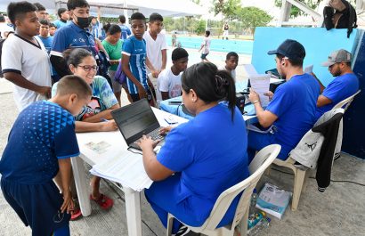 Niños de la escuela sociodeportiva JBG Cisne 2 recibieron atención dental en programa impulsado por la Junta de Beneficencia, Atlético de Madrid y Alcaldía de Guayaquil.