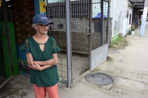 Dolores Cedeño, vive en el sector El Guabito y aseguró que el sistema de alcantarillado sigue colapsado.