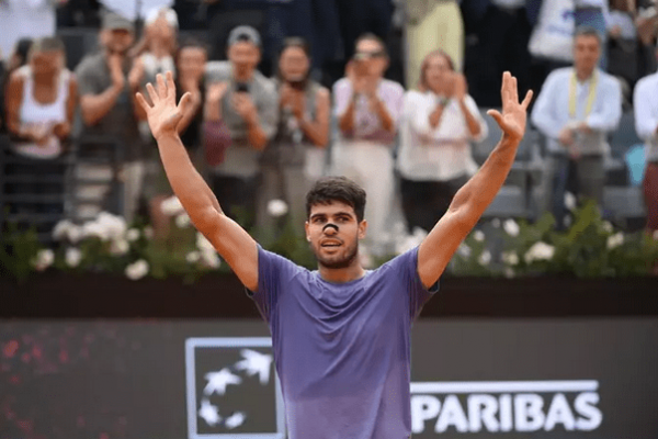 Alcaraz conquista Roma ante Sinner en un duelo épico