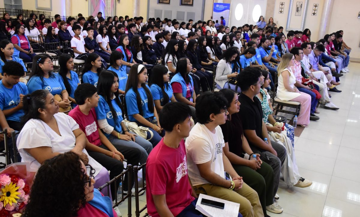 Aldeas-Infantiles-SOS-presenta-a-Nikki-Mackliff-como-nueva-Embajadora-en-Portoviejo