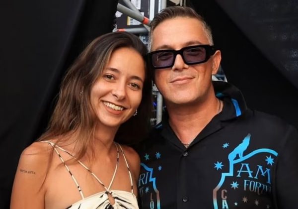 Alejandro Sanz admite haber tenido una relación con una fan de 18 años, cuando él tenía 49