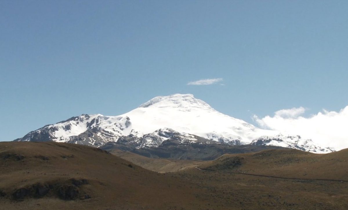 ¡Alerta en Cayambe! Se restringe el acceso al volcán por acumulación de nieve