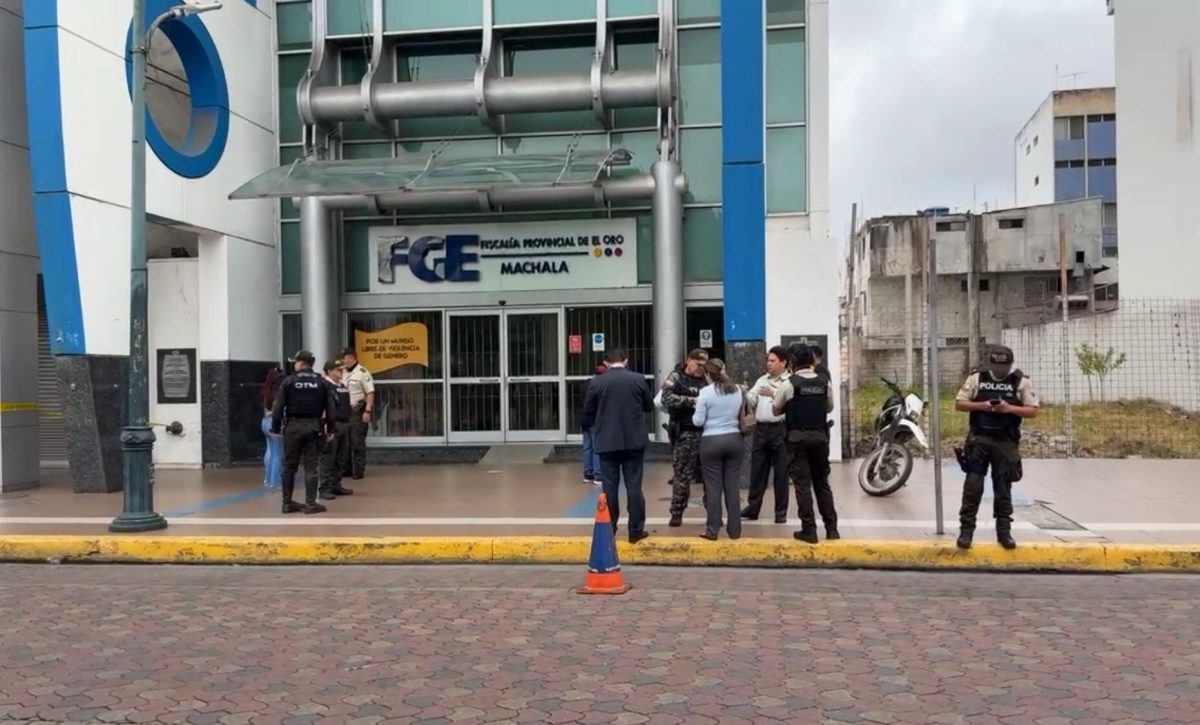 Alerta en Machala: Evacúan Fiscalía por amenaza de explosivos