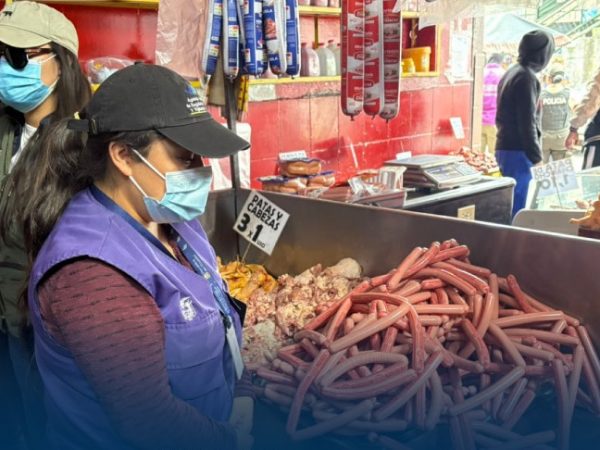¡Alerta en Quito! Descubre por qué clausuraron un micromercado en San Roque