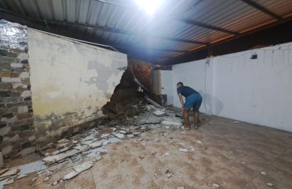 Alerta en Valle Alto deslizamiento destruye parte de una casa en Portoviejo