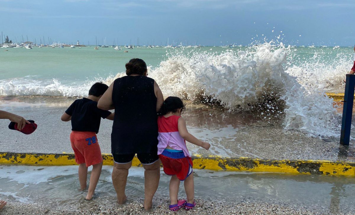 Alerta por oleaje en playas de Manabí, Galápagos, Esmeraldas, Santa Elena, Guayas y El Oro