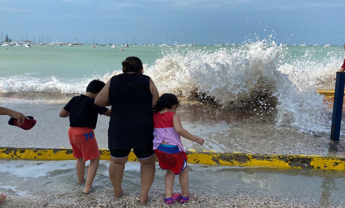 Alerta por oleaje en playas de Manabí, Galápagos, Esmeraldas, Santa Elena, Guayas y El Oro