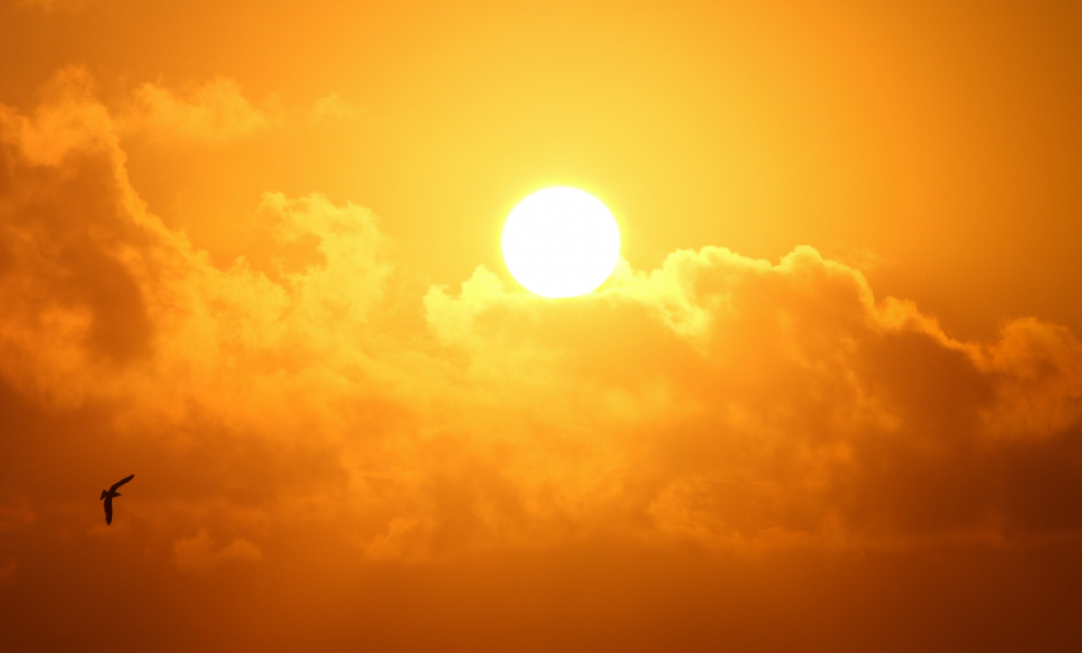 El radiación solar extrema puede provocar graves daños a la piel y la salud en general.