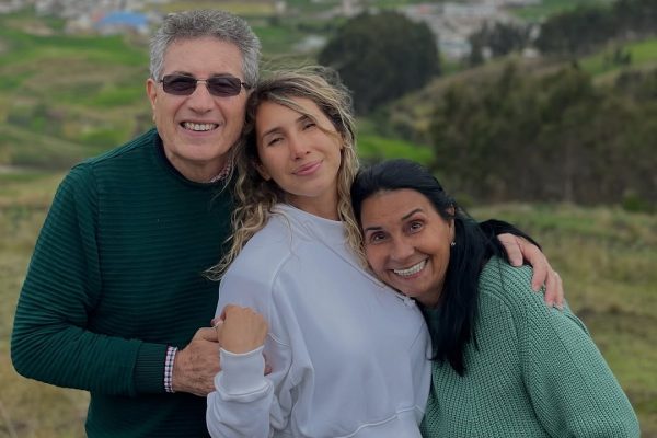 Ana Paula Buljubasich muestra una sonrisa junto a su familia, "intentamos seguir adelante por ti, mamá"