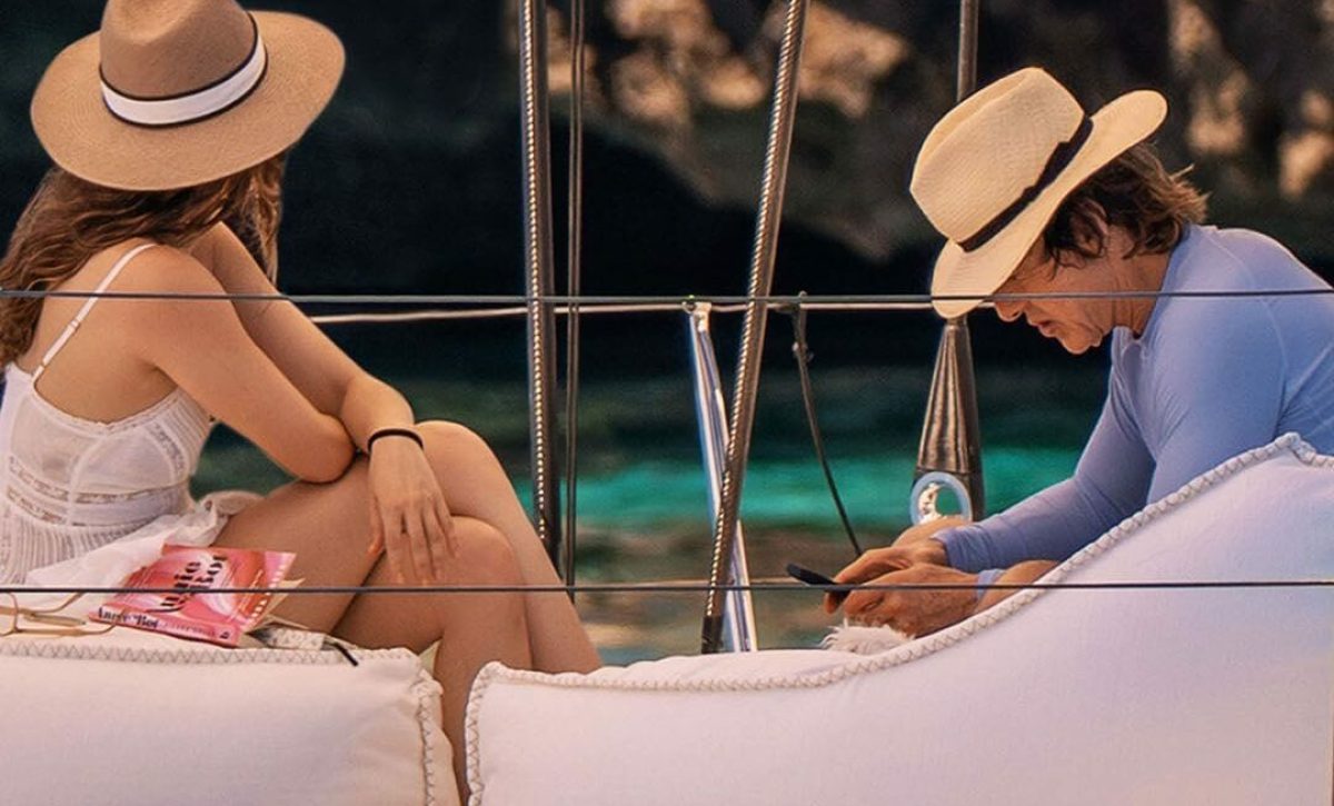 Ana de Armas y Tom Cruise sorprenden con romántico paseo en velero en Menorca, España