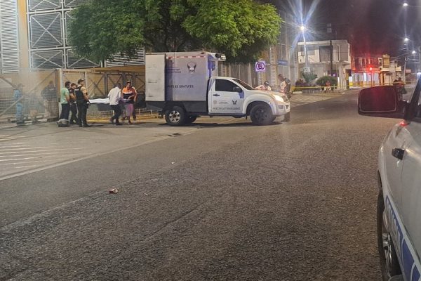 Andrés Intriago Vera, de 28 años, fue asesinado a balazos frente al colegio Olga Vallejo, ubicado en pleno centro de Portoviejo.