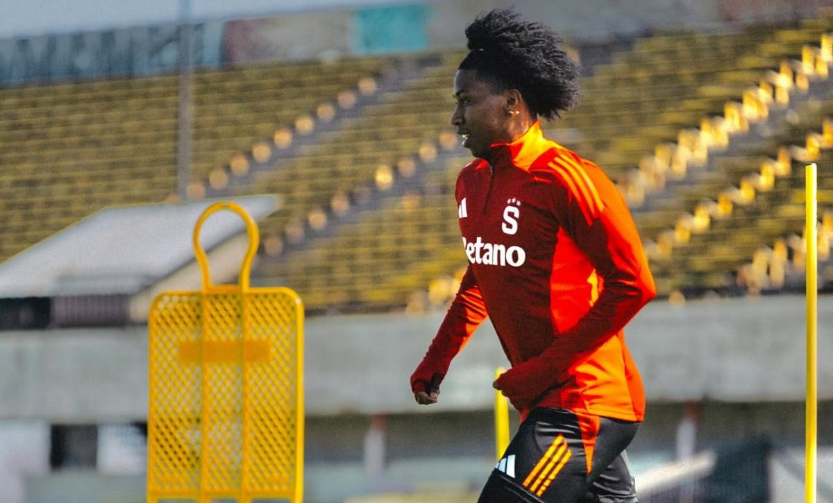 Ángelo Preciado avanza en su recuperación y vuelve a entrenar con balón