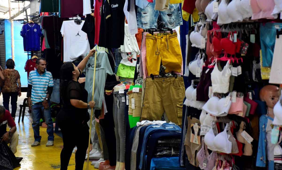 Anuncio gubernamental sobre décimo de noviembre impacta la planificación de comerciantes en Portoviejo