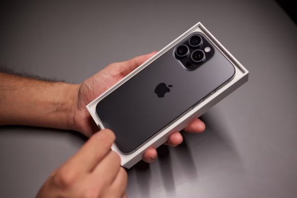 Apple trabaja en un nuevo iPhone curvo fabricado principalmente con vidrio