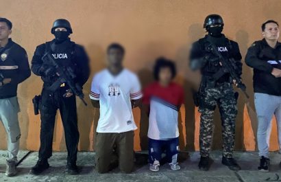 Aprehenden a sujetos con ocho paquetes de pirotecnia en el distrito Manta