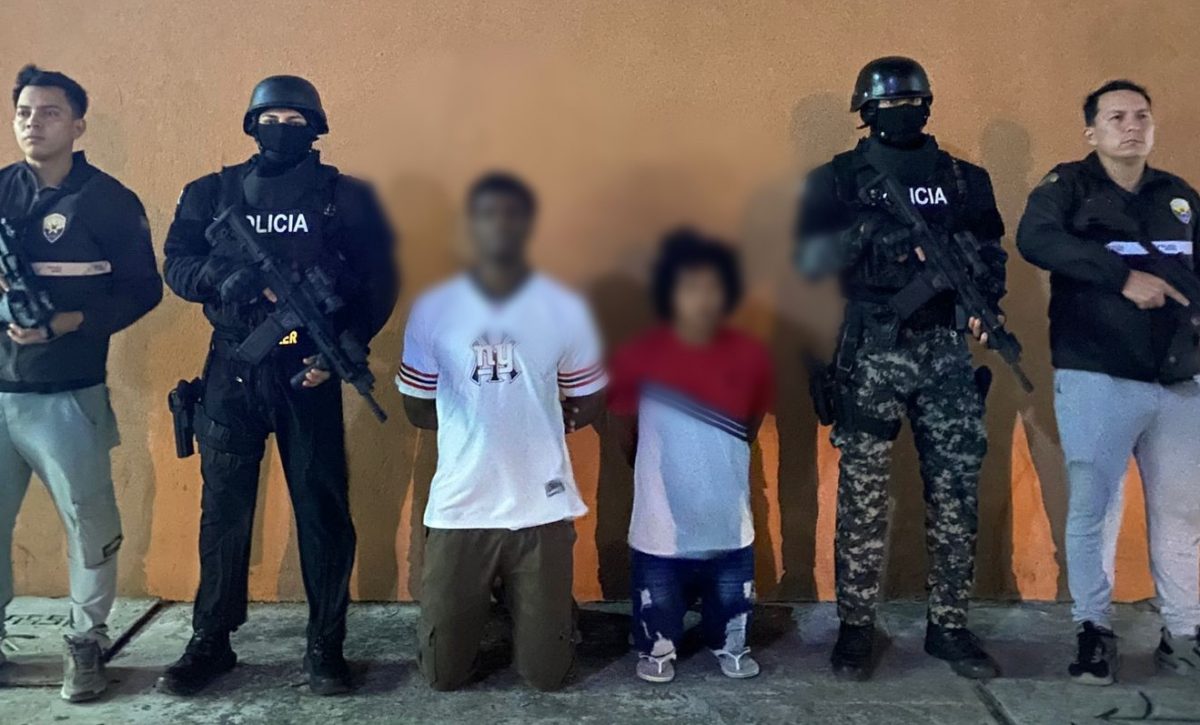 Aprehenden a sujetos con ocho paquetes de pirotecnia en el distrito Manta