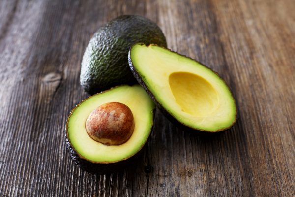 Aprende a elegir aguacates en su punto