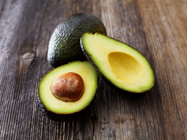 Aprende a elegir aguacates en su punto