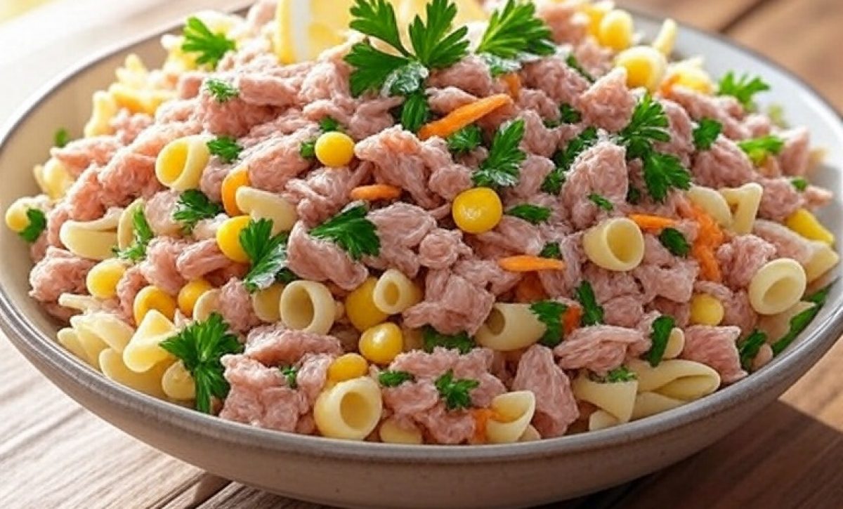 Aprende a preparar una ensalada de fideo con atún en pocos minutos