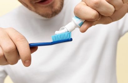 Arcsa Ecuador pide a la ciudadanía reportar síntomas por uso de pasta dental retirada en México