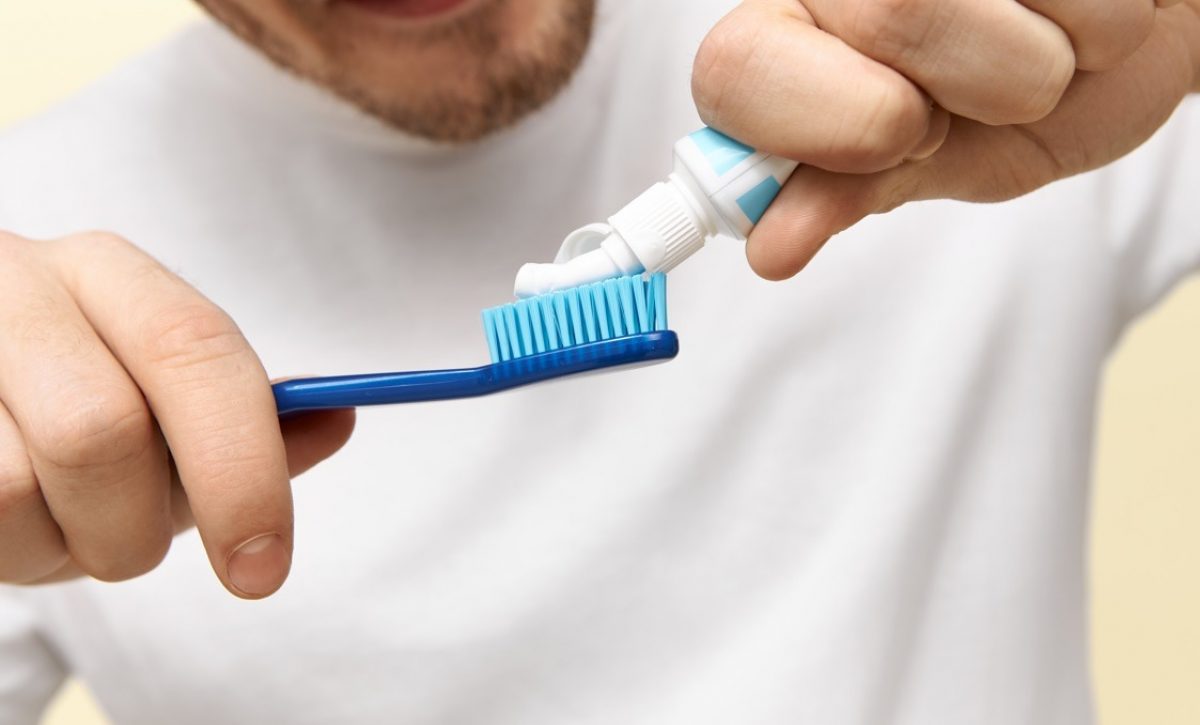Arcsa Ecuador pide a la ciudadanía reportar síntomas por uso de pasta dental retirada en México
