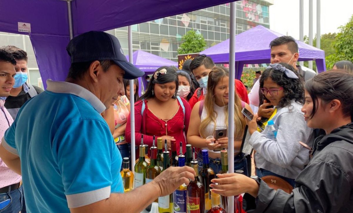 Arcsa Fest 2025 reúne a 80 emprendedores de Manabí para promover notificaciones sanitarias en Manta